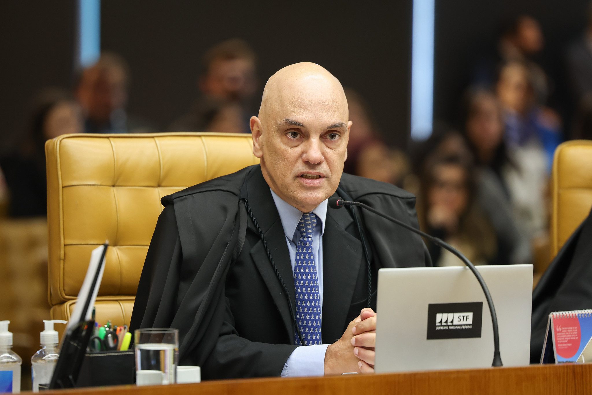 Imagem ilustrativa sobre Ministro Alexandre de Moraes cancela pronunciamento em menos de 1h, acende polêmica na crise do STF