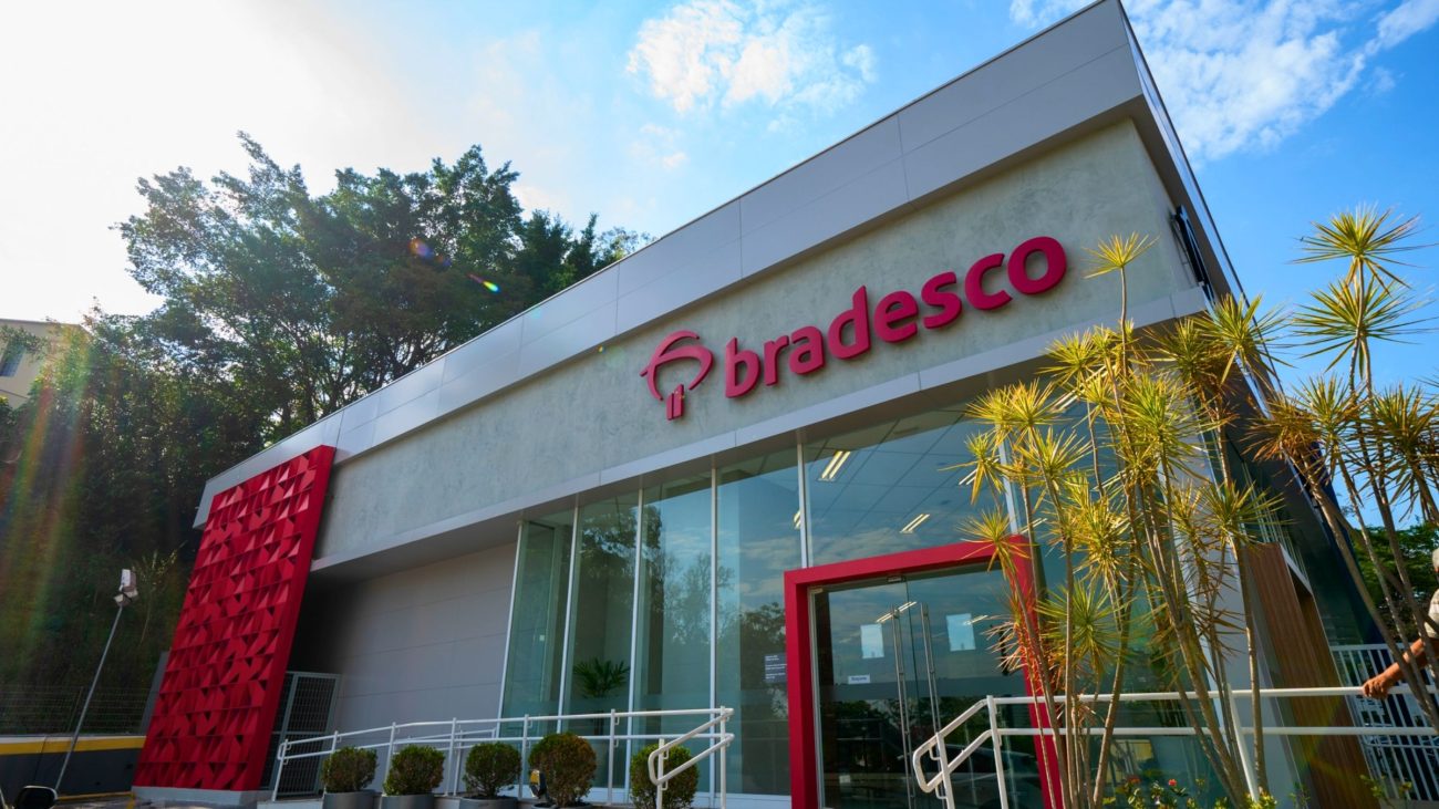 Bradesco lucra R$ 13,8 bi, fecha 324 agências e demite 2,4 mil funcionários: a conta não fecha