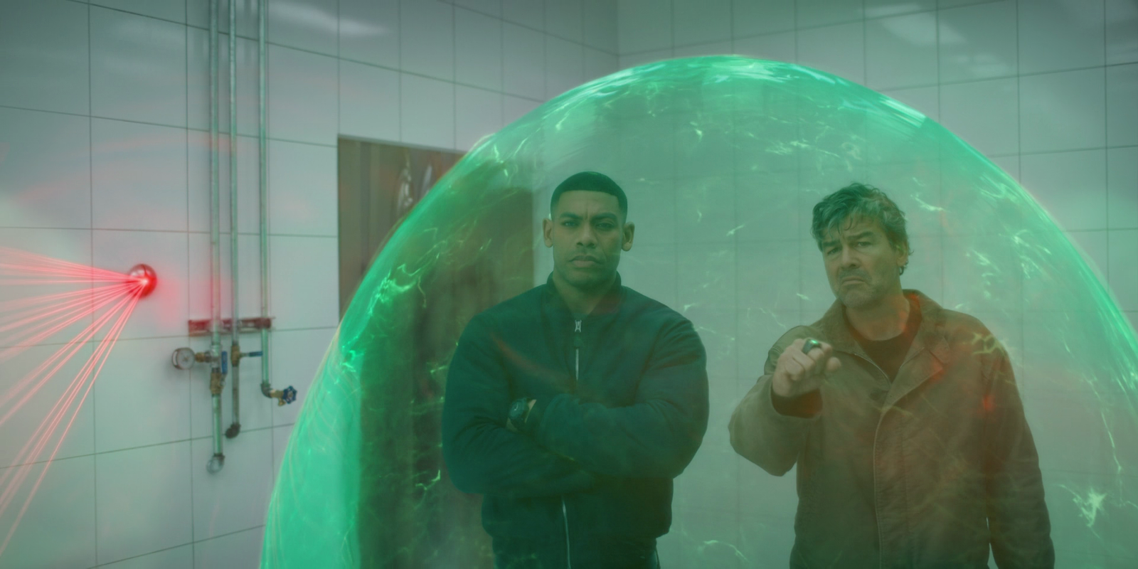 Imagem ilustrativa sobre Lanternas lança poster com Kyle Chandler e Aaron Pierre, e revela teaser do episódio 5