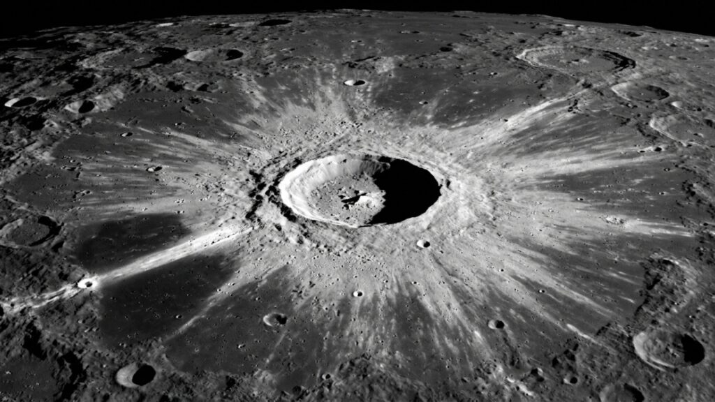 Imagem ilustrativa sobre NASA identifica cratera de 222 metros na Lua, a maior do Sistema Solar recente
