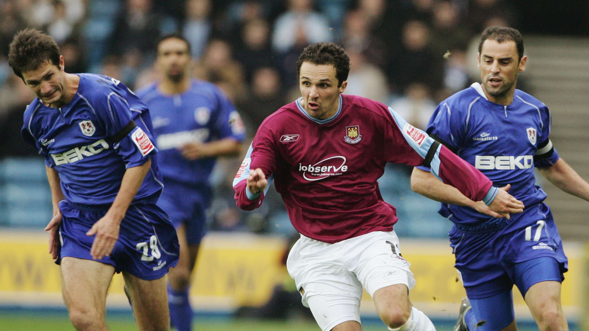 Imagem ilustrativa sobre West Ham x Millwall volta após 14 anos e cria clima eletrizante no Championship