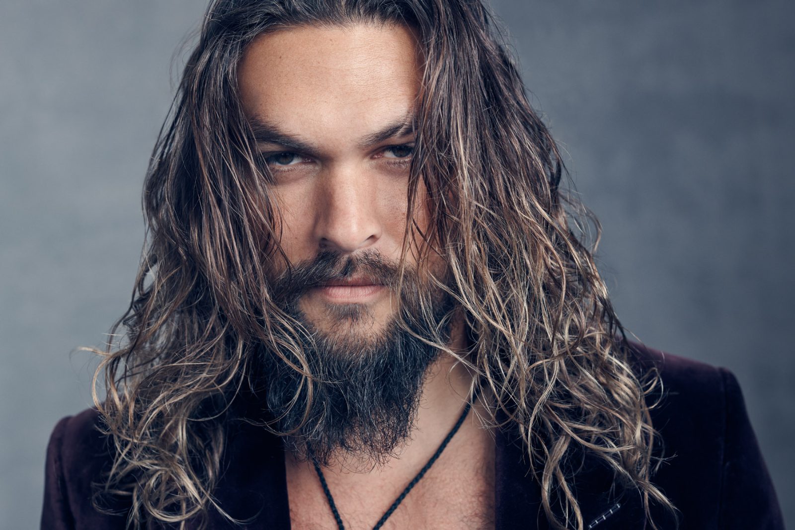 Imagem ilustrativa sobre Jason Momoa rebate críticas ao corpo, abandona filme de Zelda e leva ataque de colega da DCU