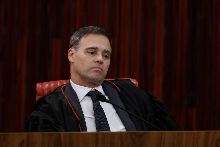 Imagem ilustrativa sobre Moraes acusa ministro André Mendonça de crime, pede investigação a Fachin