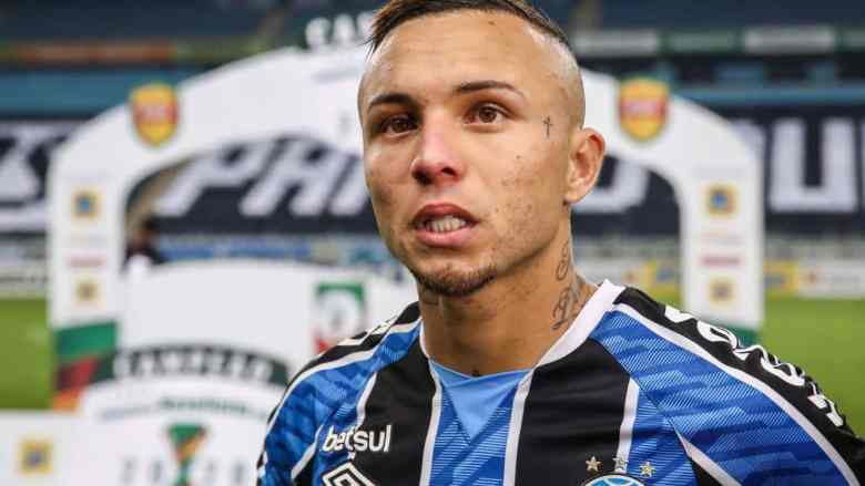 Imagem ilustrativa sobre Santos se aproxima da contratação do Cebolinha, enquanto Grêmio e clube russo disputam o goleiro