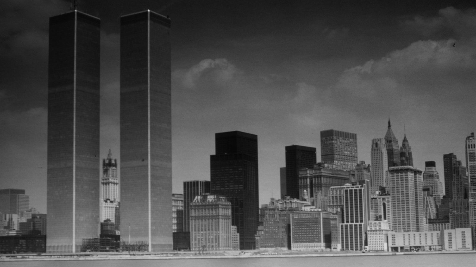 Imagem ilustrativa sobre Drones recriam Torres Gêmeas em NY para 25 anos do 11-Setembro