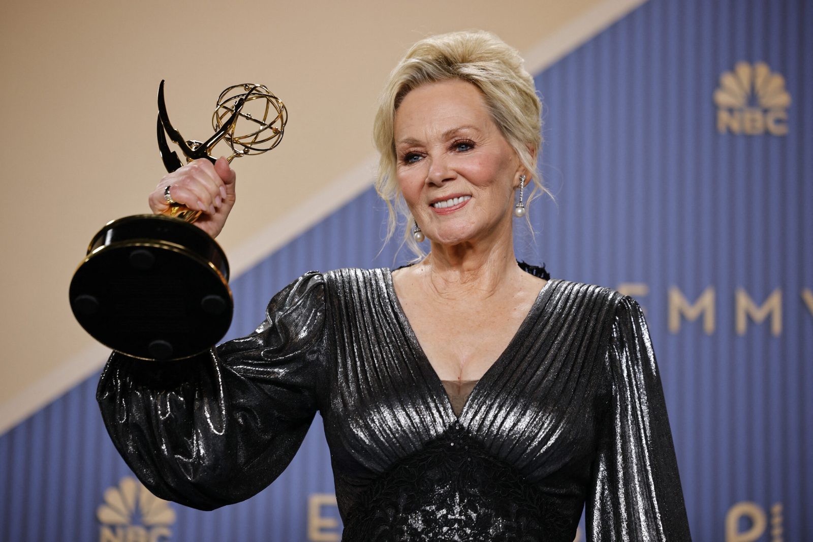 Imagem ilustrativa sobre Hacks celebra vitória histórica: Jean Smart conquista quinto Emmy consecutivo