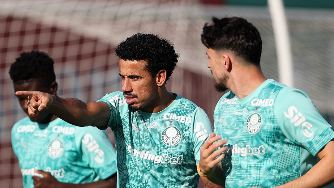 Imagem ilustrativa sobre Palmeiras critica aumento da suspensão de Abel Ferreira, citando Diniz como exemplo