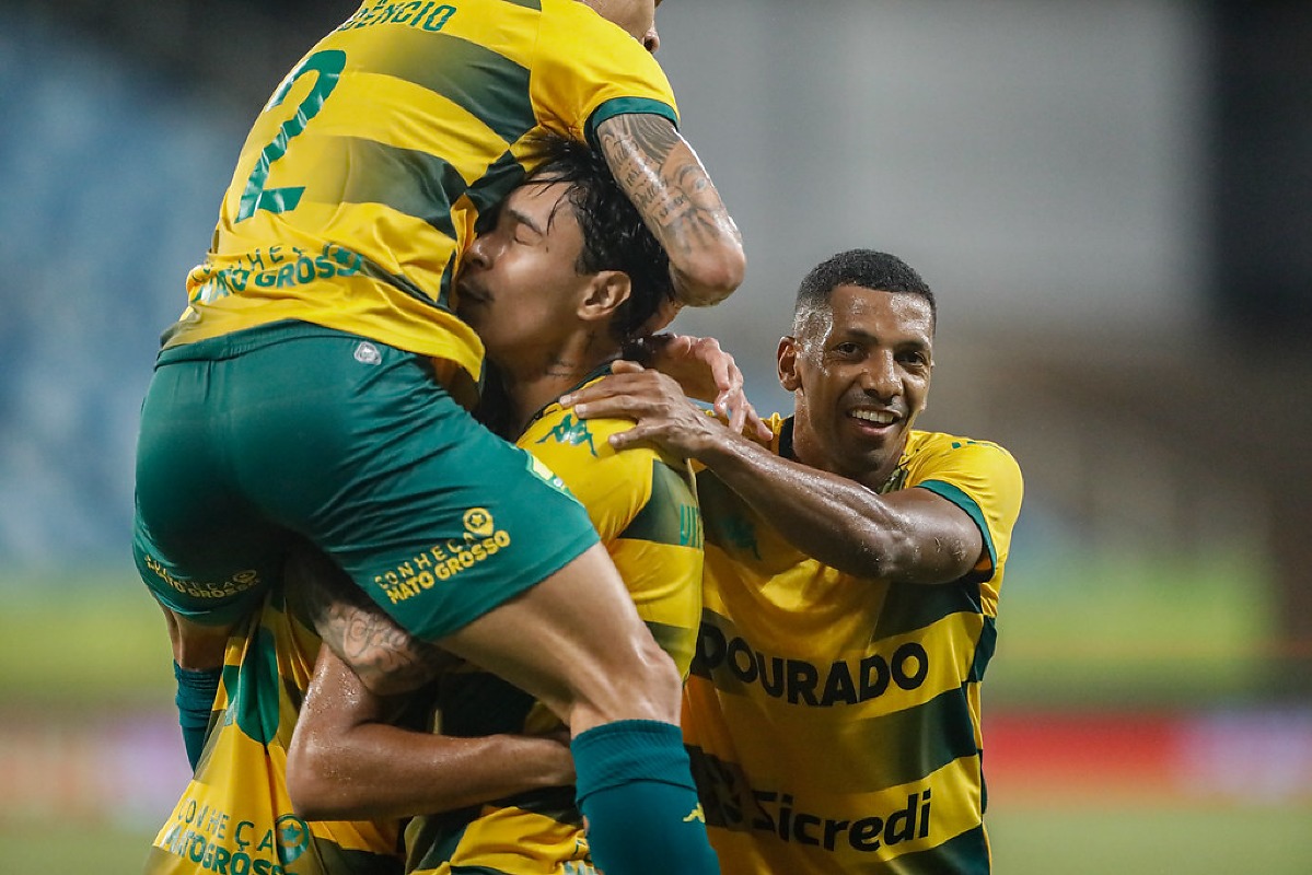 Imagem ilustrativa sobre Cuiabá goleia Náutico e abre caminho ao G6 da Série B