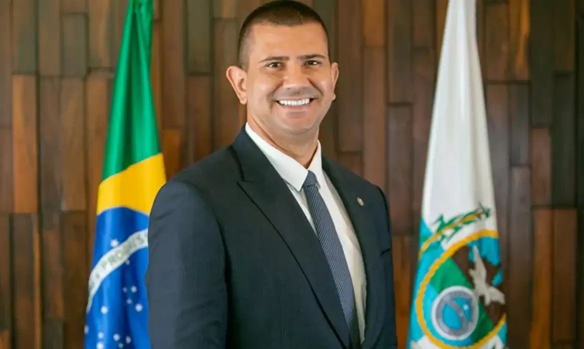 Imagem ilustrativa sobre MP investiga Douglas Ruas e candidato mantém 25% nas pesquisas, segundo colocado