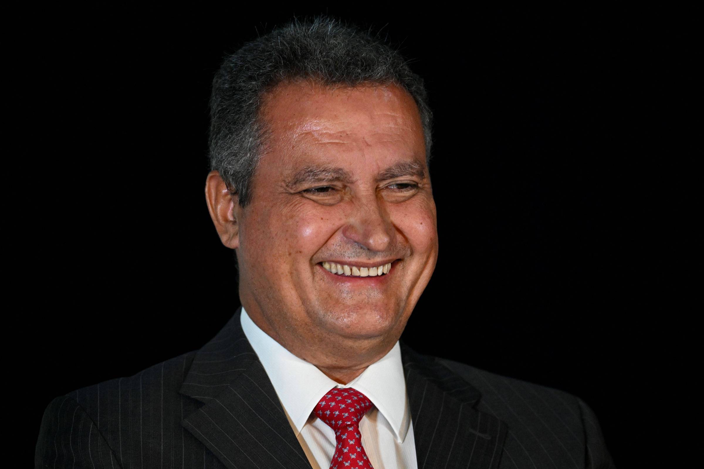 Imagem ilustrativa sobre Rui Costa abre 23% nas pesquisas e lidera disputa senatorial na Bahia, seguido por Jaques Wagner