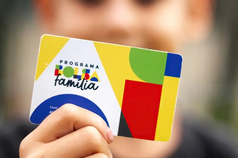 Imagem ilustrativa sobre Andressa Urach pede cancelamento de assinatura paga com Bolsa Família e gera polêmica nas redes