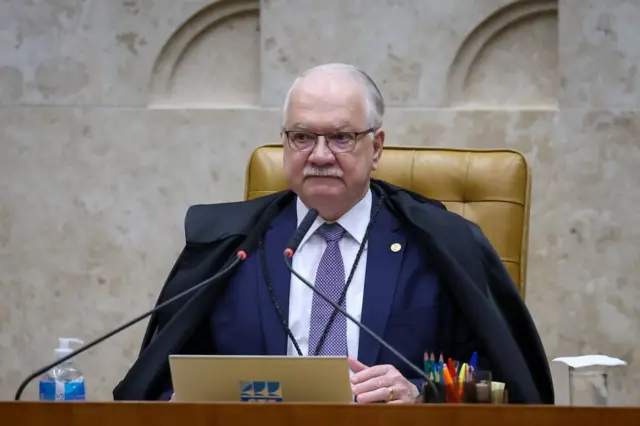 Imagem ilustrativa sobre Fachin pede fim do sigilo do caso Master e a Receita chega à Mesa