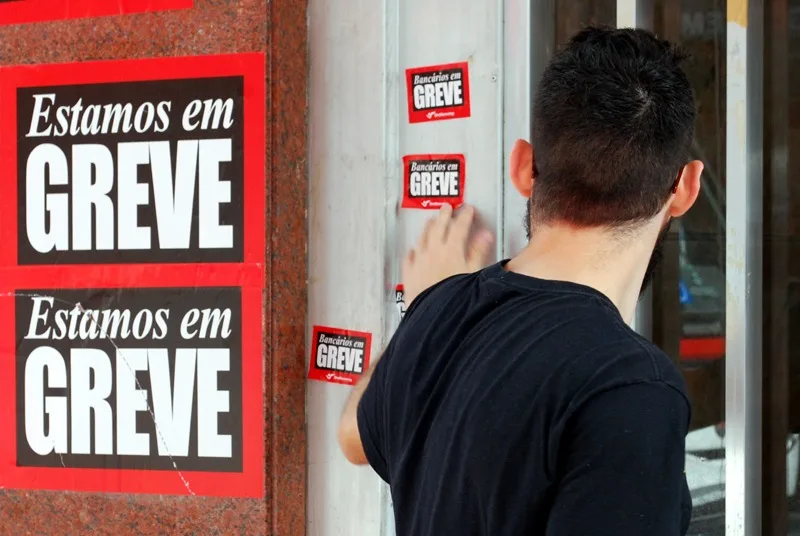 Bancários cruzam os braços nesta quinta: greve de 24h fecha agências em todo o Brasil