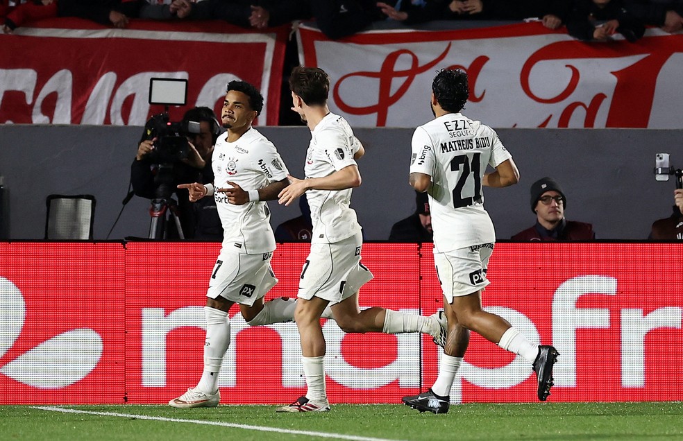Imagem ilustrativa sobre Corinthians x Estudiantes ao vivo na TBS às 18h30; escalações já divulgadas