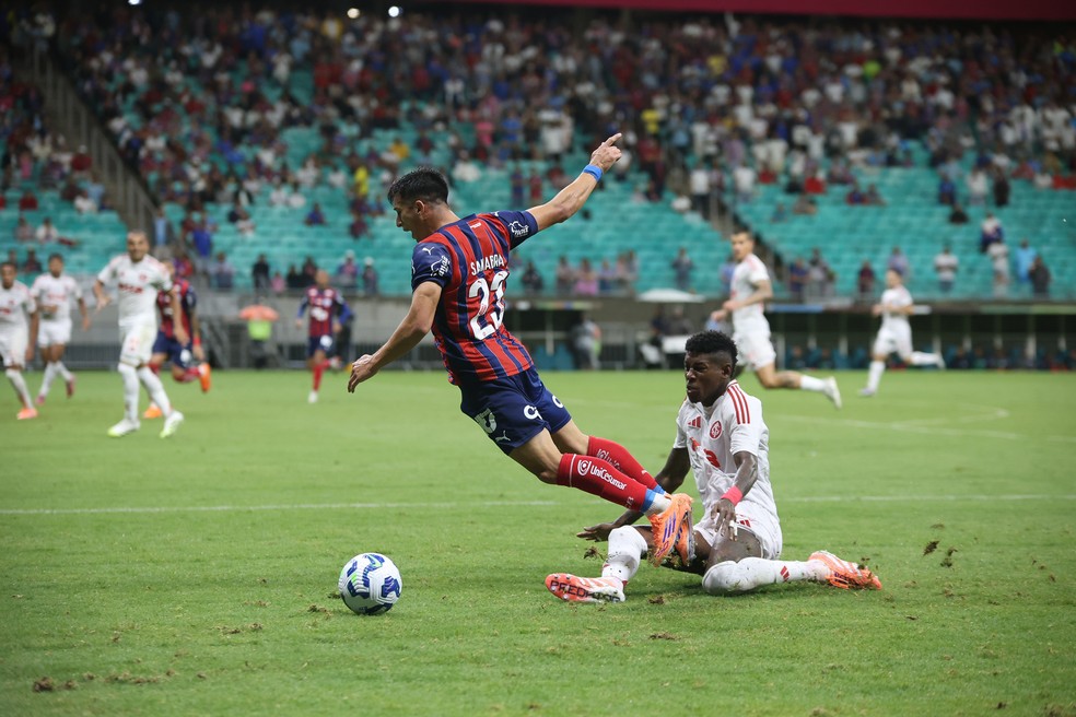 Imagem ilustrativa sobre Bahia bate Internacional, entra no top 6 do Brasileirão