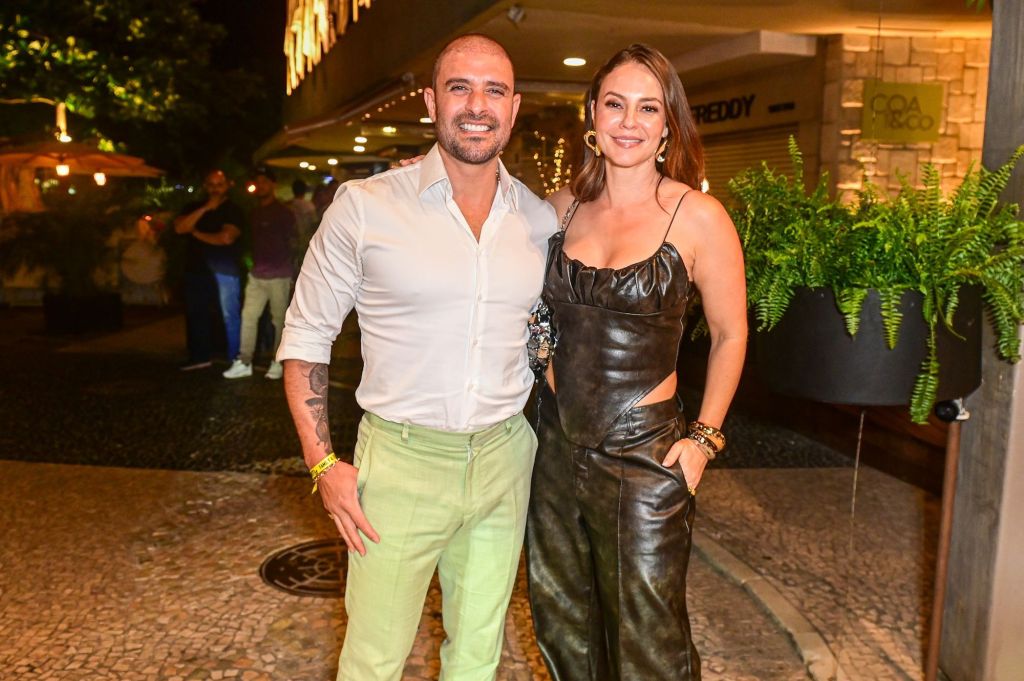 Imagem ilustrativa sobre Paolla Oliveira brilha em look transparente e rola questionamento