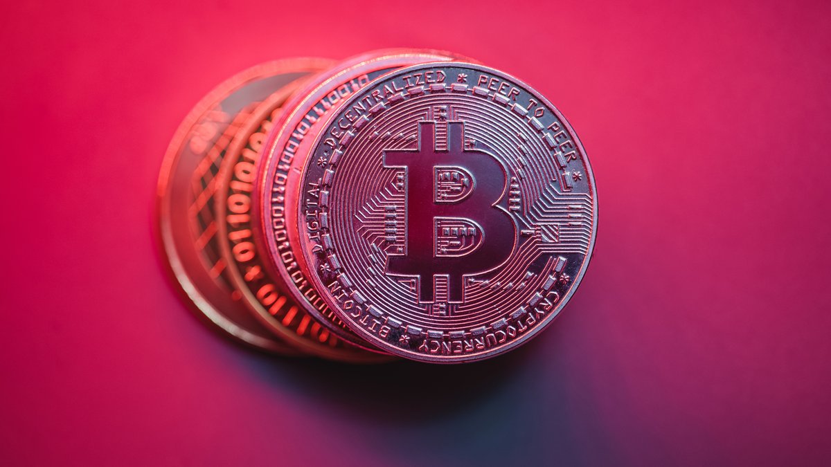Imagem ilustrativa sobre Bitcoin cai 15% antes da votação do Clarity Act; Senado rejeita lei e Banrisul aprova ACT