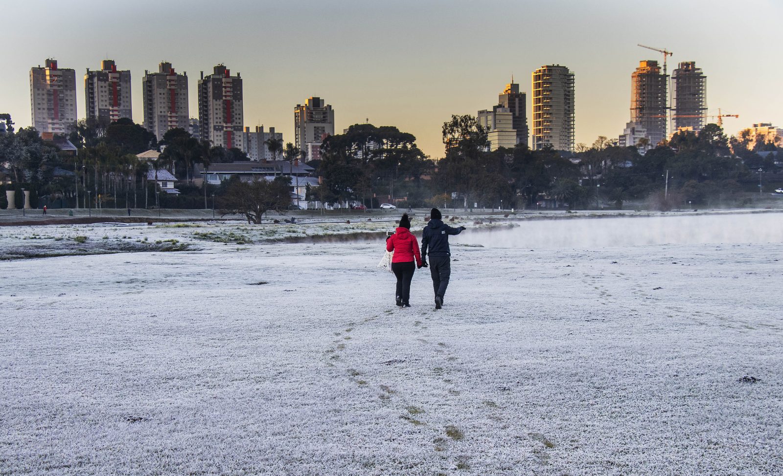 Imagem ilustrativa sobre Alerta vermelho: Defesa Civil avisa tempestade severa e granizo já a Curitiba