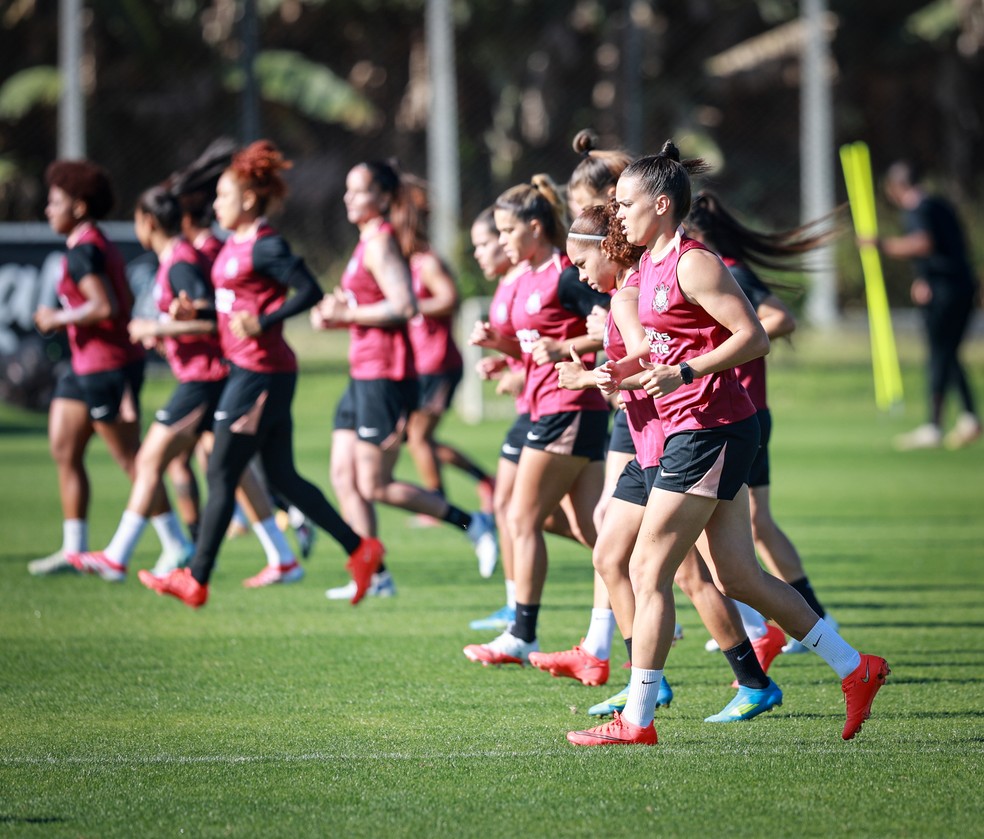 Imagem ilustrativa sobre Zagueira da base feminina do Corinthians abre caminho para o futebol universitário nos EUA
