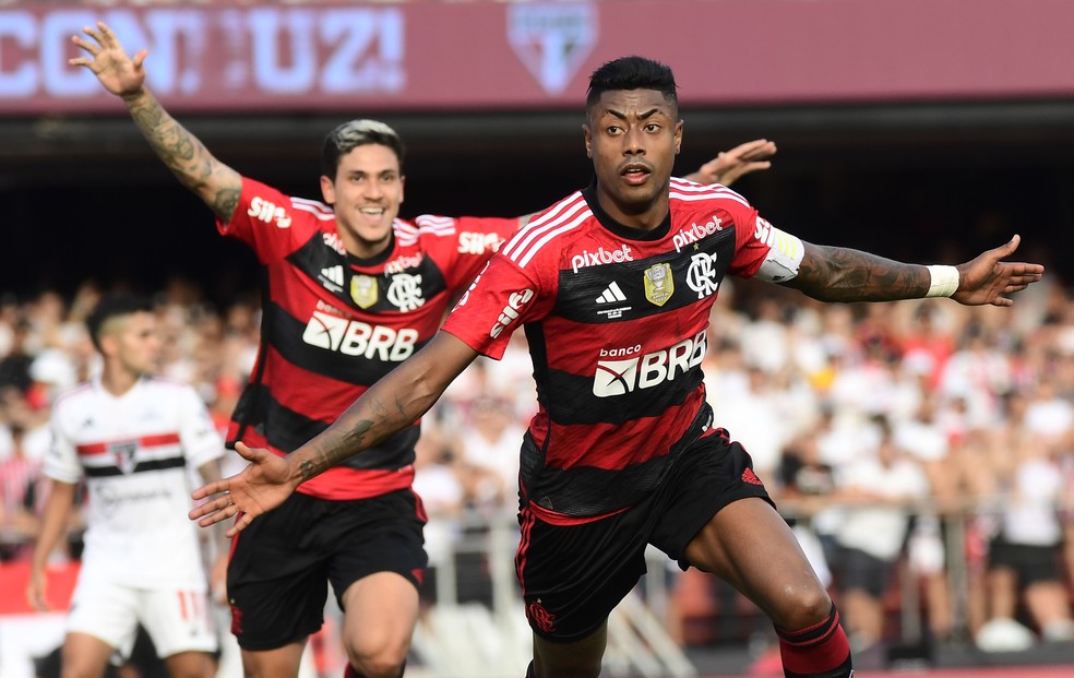 Imagem ilustrativa sobre Léo Pereira e Samuel Lino brilham nas vitórias do Flamengo e destino da Libertadores contra o Equador