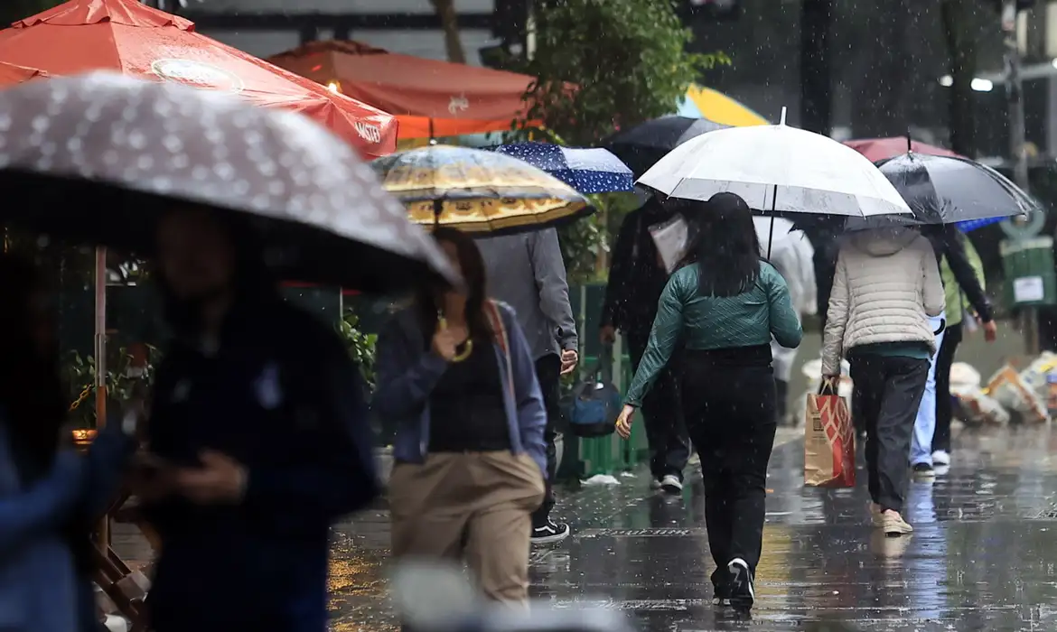 Imagem ilustrativa sobre Chuva forte e risco de tornado pairam São Paulo em 12/09