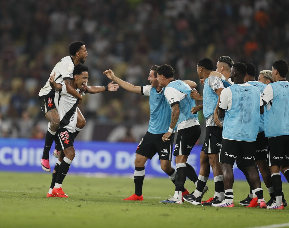 Imagem ilustrativa sobre Vasco goleia Fluminense novamente: 10ª vitória e dobro de pontos no século