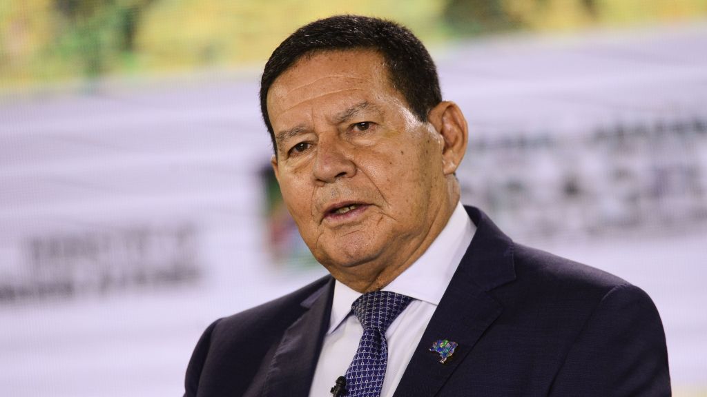 Imagem ilustrativa sobre Lula, Mourão e Fachin celebram Dia do Soldado na base do Exército; o general demonstra confiança pós‑encontro