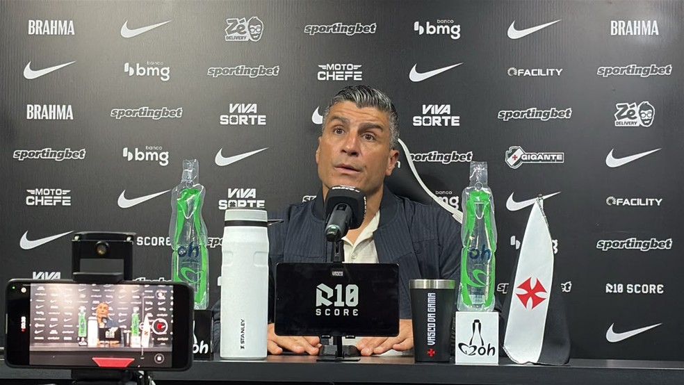 Imagem ilustrativa sobre Pedro Emanuel fica arrepiado com torcida do Vasco e elogia vitória 1×0 sobre o Vitória