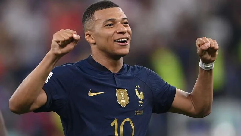 Imagem ilustrativa sobre Mbappé 'destrói' no Bernabéu: hat-trick de 3 gol nas 4–1 contra Real Sociedad
