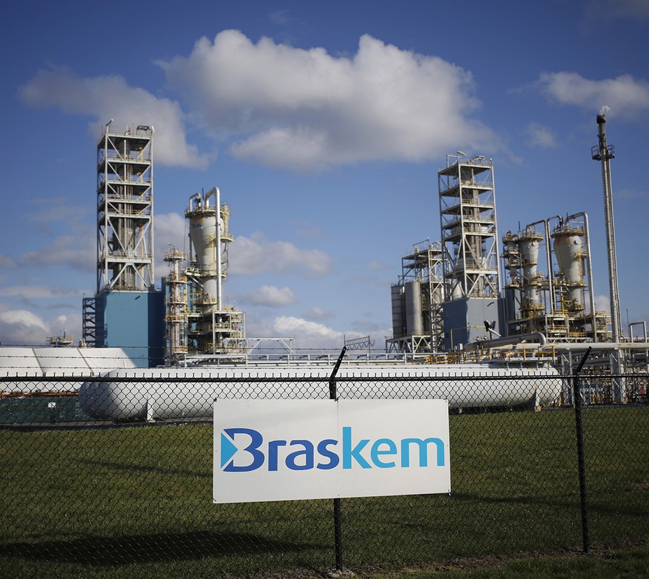 Imagem ilustrativa sobre Braskem despenca 3% no mercado após confirmar pedido de recuperação extrajudicial de US$10,9 bi