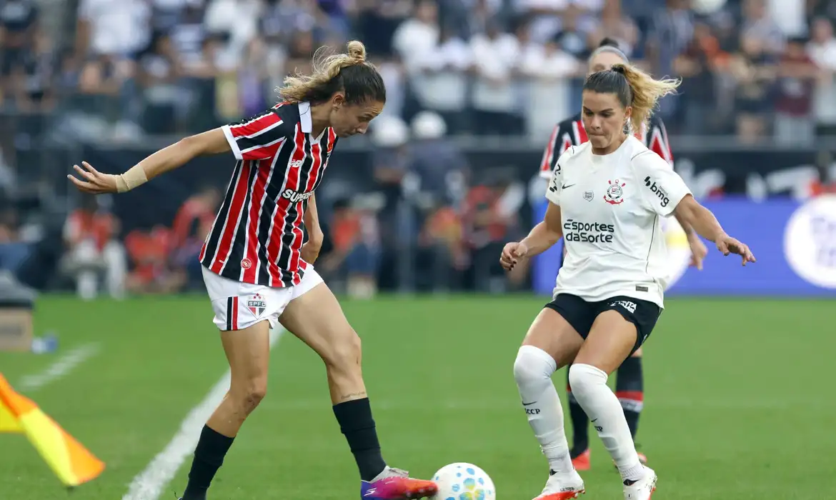 Imagem ilustrativa sobre São Paulo feminino vence Corinthians, conquista o Brasileirão 2026 e bate recorde de público