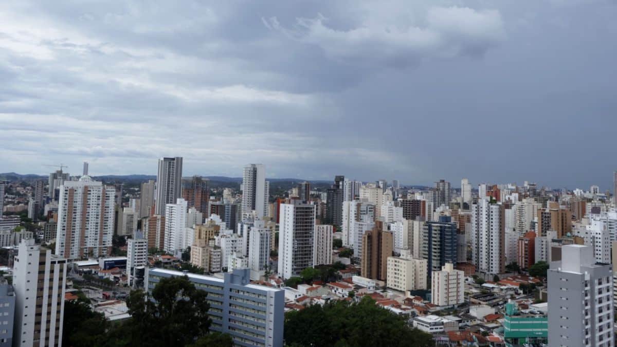 Imagem ilustrativa sobre Chuva em São Paulo pode acabar na quinta-feira: previsão aponta fim da frente fria