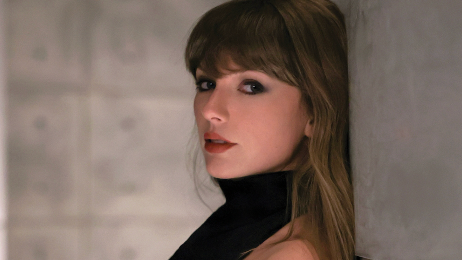 Imagem ilustrativa sobre Taylor Swift lança álbum deluxe com faixa inédita ‘Pink Clouding’