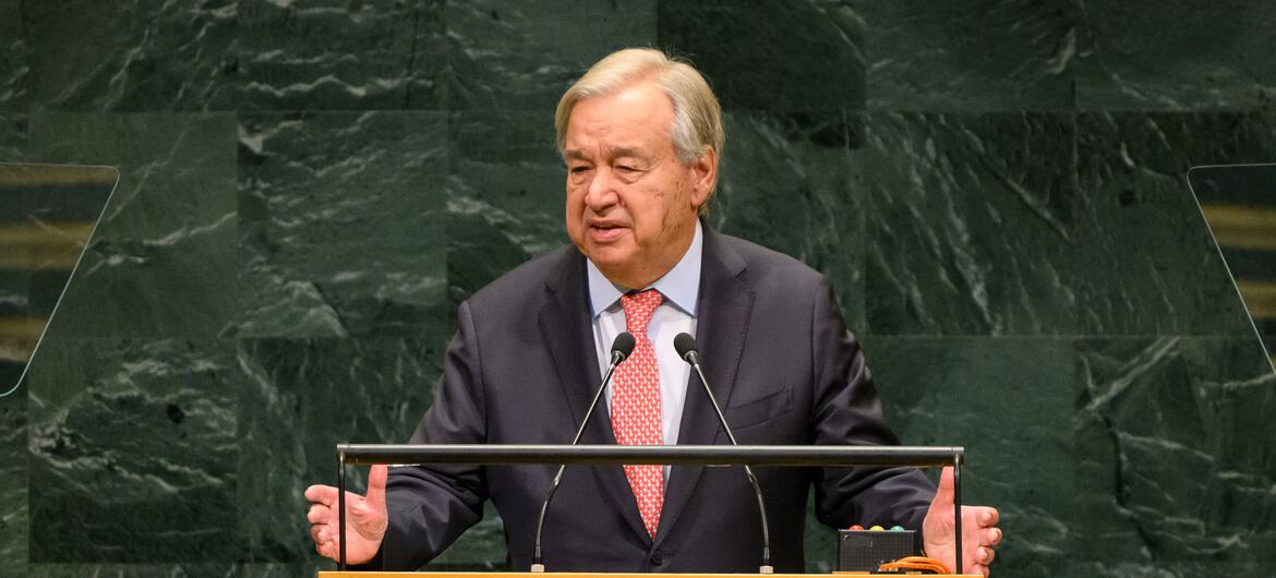 Imagem ilustrativa sobre Guterres alerta IA na ONU; montagem de aplausos a ele entra no TSE