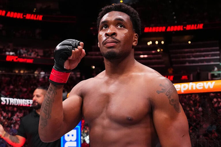 Mansur Abdul-Malik atropela Kauê Fernandes com nocaute relâmpago no UFC 330