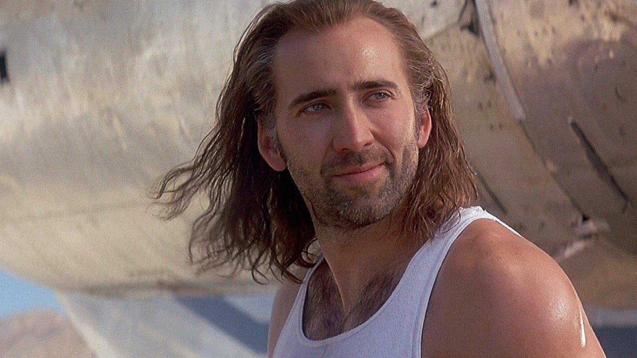 Imagem ilustrativa sobre Entrada de mansão de Nicolas Cage desaba em cratera gigante em Malibu