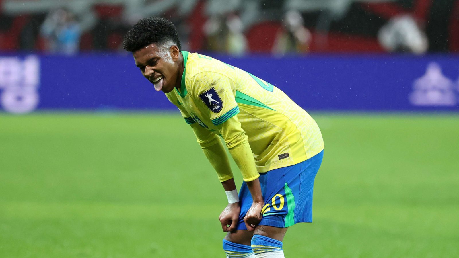 Imagem ilustrativa sobre Estêvão, elogiado por Willian, será titular contra a Austrália e sai com dores no clássico United x Chelsea