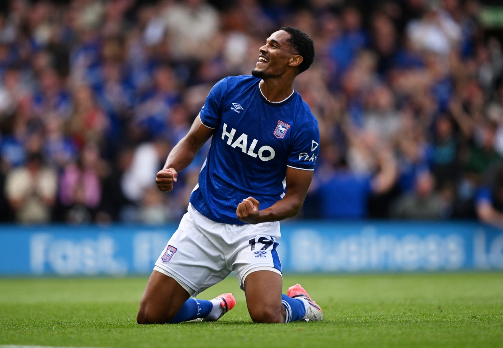 Emersonn abre o placar e leva Ipswich Town à vitória sobre Sunderland