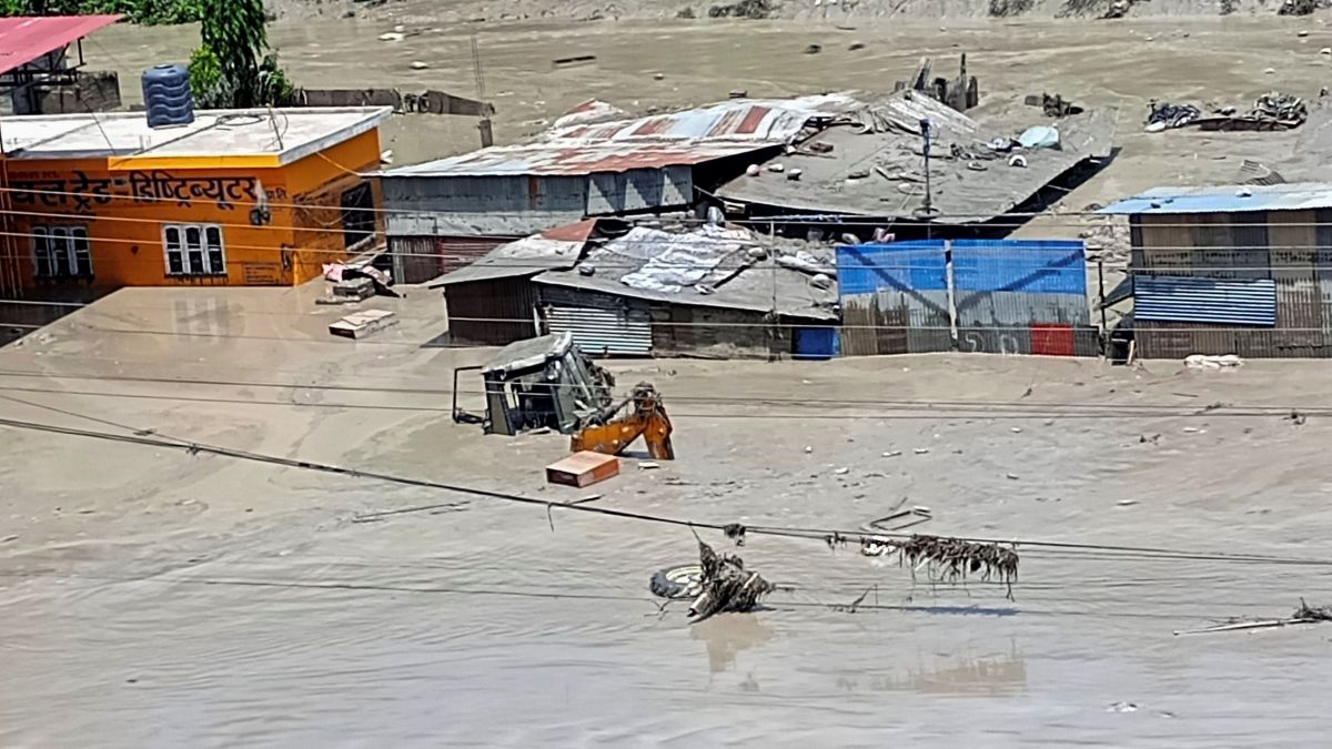Imagem ilustrativa sobre Enchente no Nepal deixa 384 turistas desaparecidos e nove mortos: vídeos da tragédia chocam o mundo