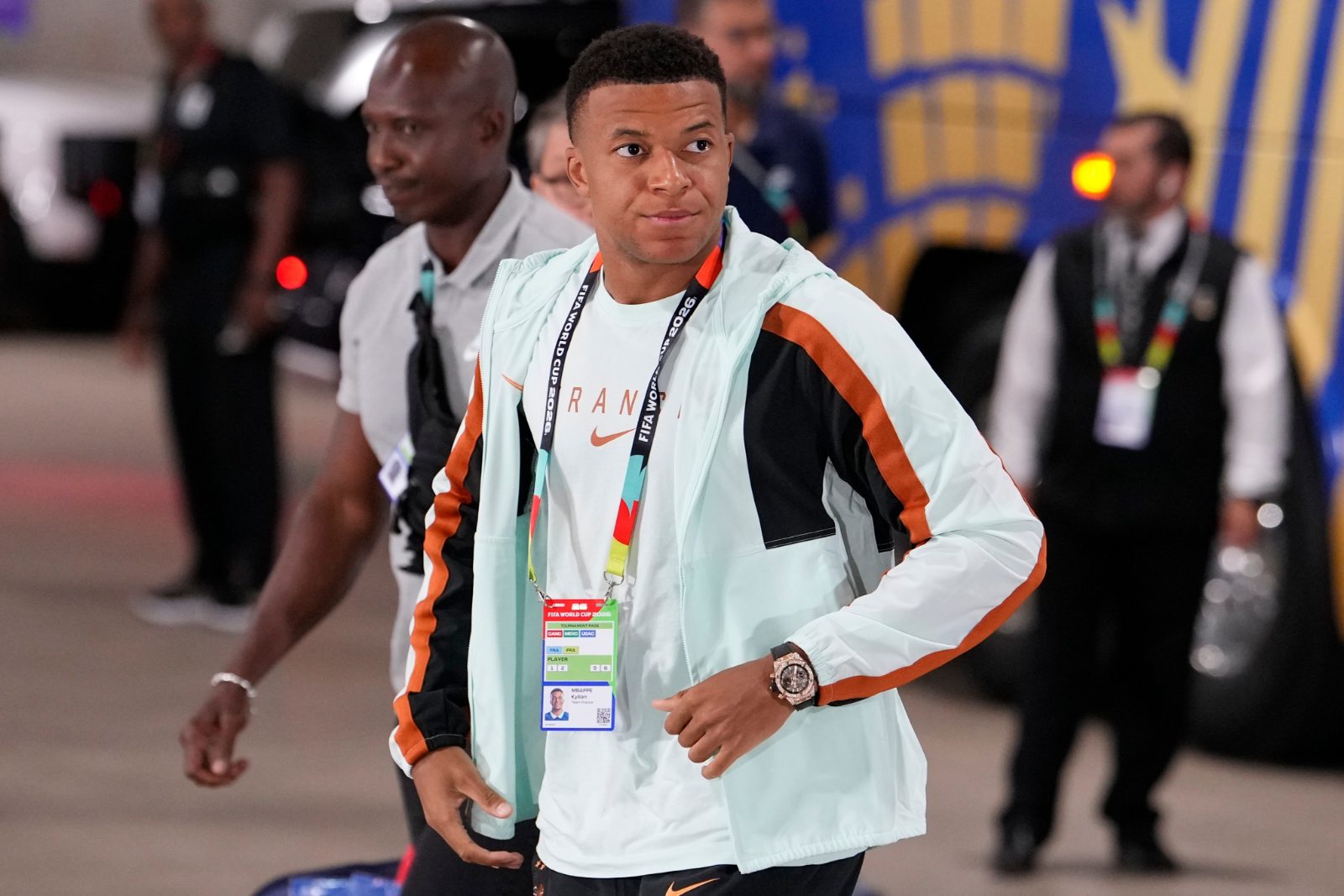 Imagem ilustrativa sobre Mbappé rompe com a Nike após 20 anos e assina contrato com a marca suíça On