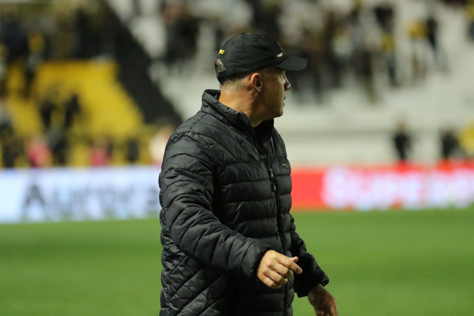 Imagem ilustrativa sobre Eduardo Baptista assina com o Inter até 2026 e garante renovação