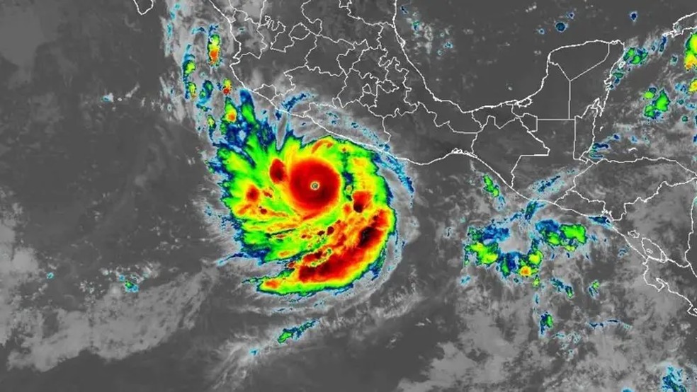 Imagem ilustrativa sobre Litoral em alerta: furacão atinge México, homem some no Ribeira e tsunami meteorológico inunda SC