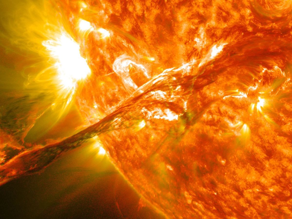 Imagem ilustrativa sobre Tempestade solar pode iluminar céu brasileiro com auroras