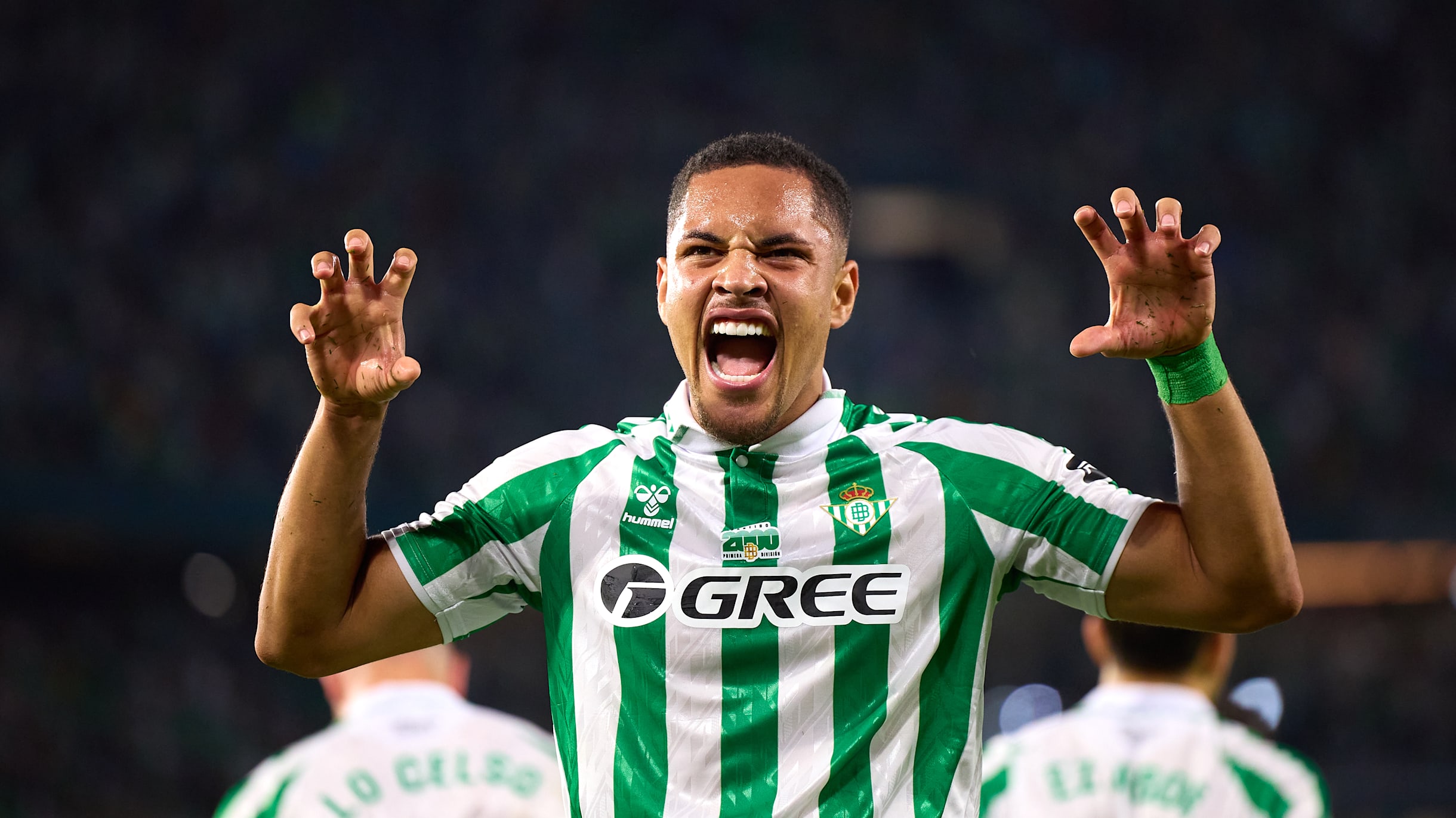 Imagem ilustrativa sobre Abel faz recado a Vitor Roque, que volta a brigar no Palmeiras após confusão com o banco do Santos