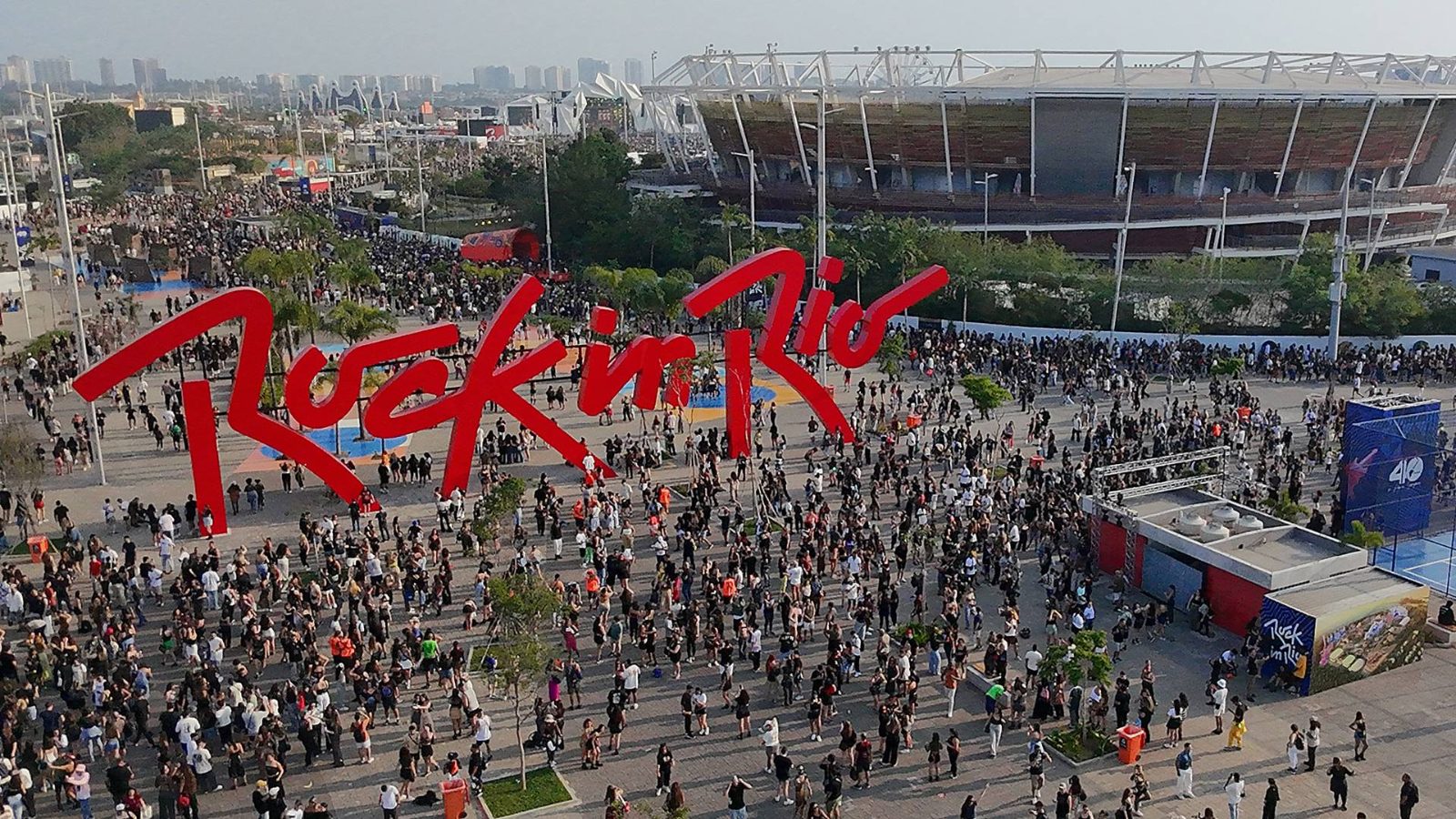 Imagem ilustrativa sobre Elton John vai lançar ‘Skyline Pigeon’ ao vivo no Rock in Rio 2026