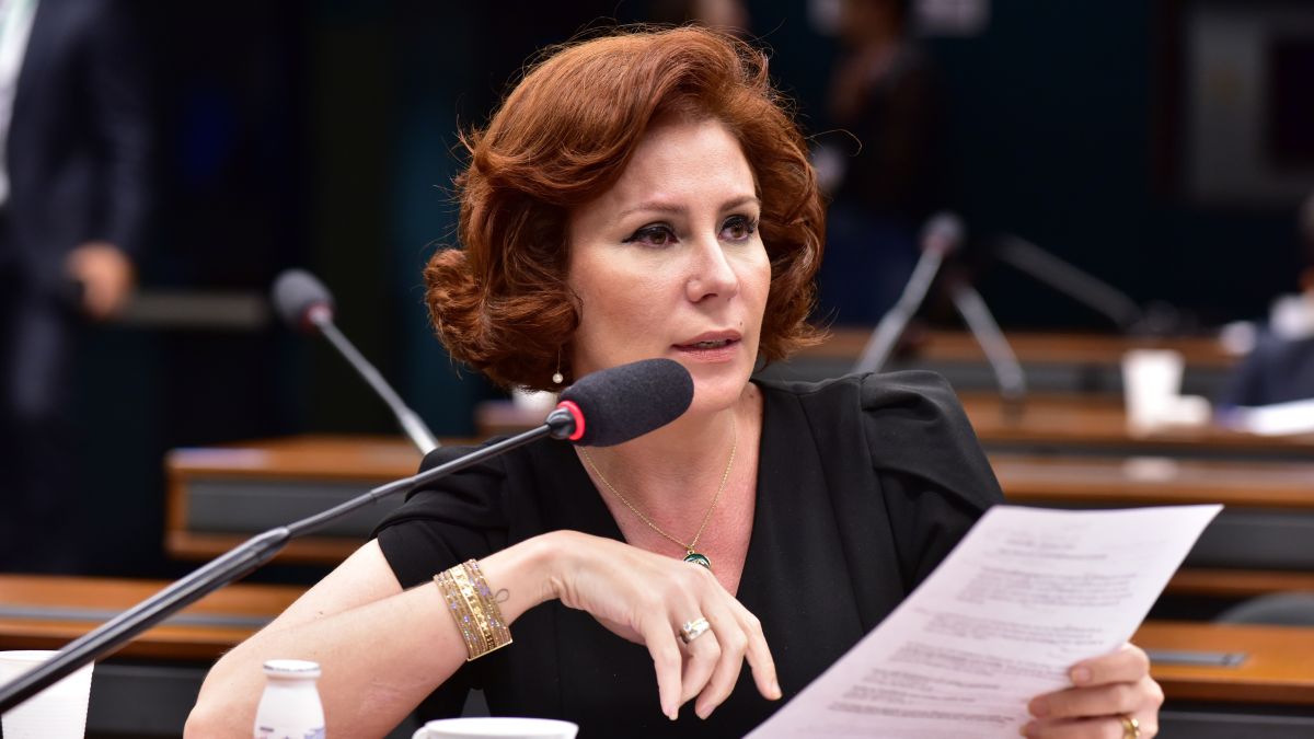 Imagem ilustrativa sobre Carla Zambelli, ex‑deputada condenada, solicita salvo‑conduto ao STF para votar na mãe nas eleições