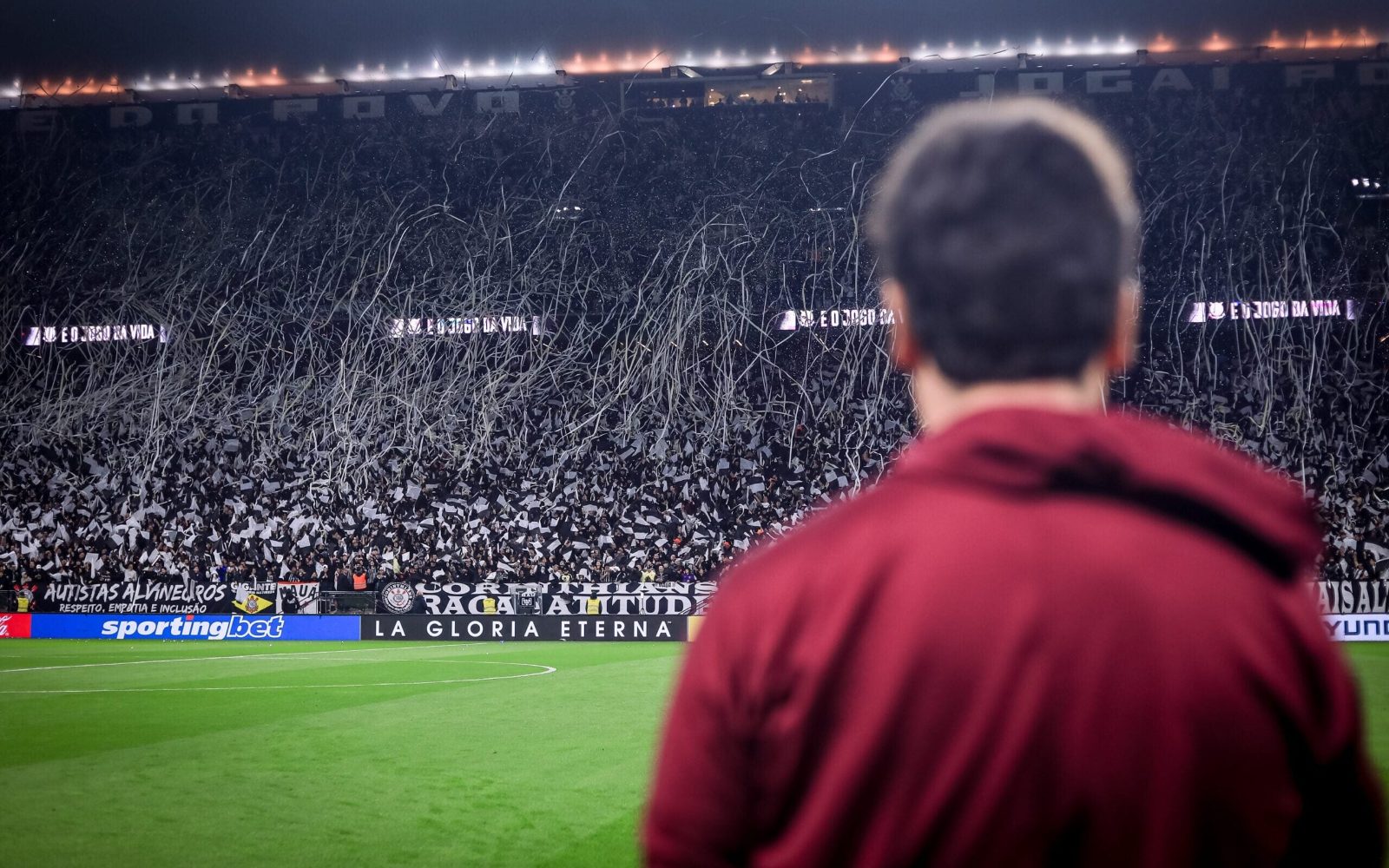 Imagem ilustrativa sobre Diniz permanece no Corinthians após seis derrotas, com jogadores pedindo estabilidade