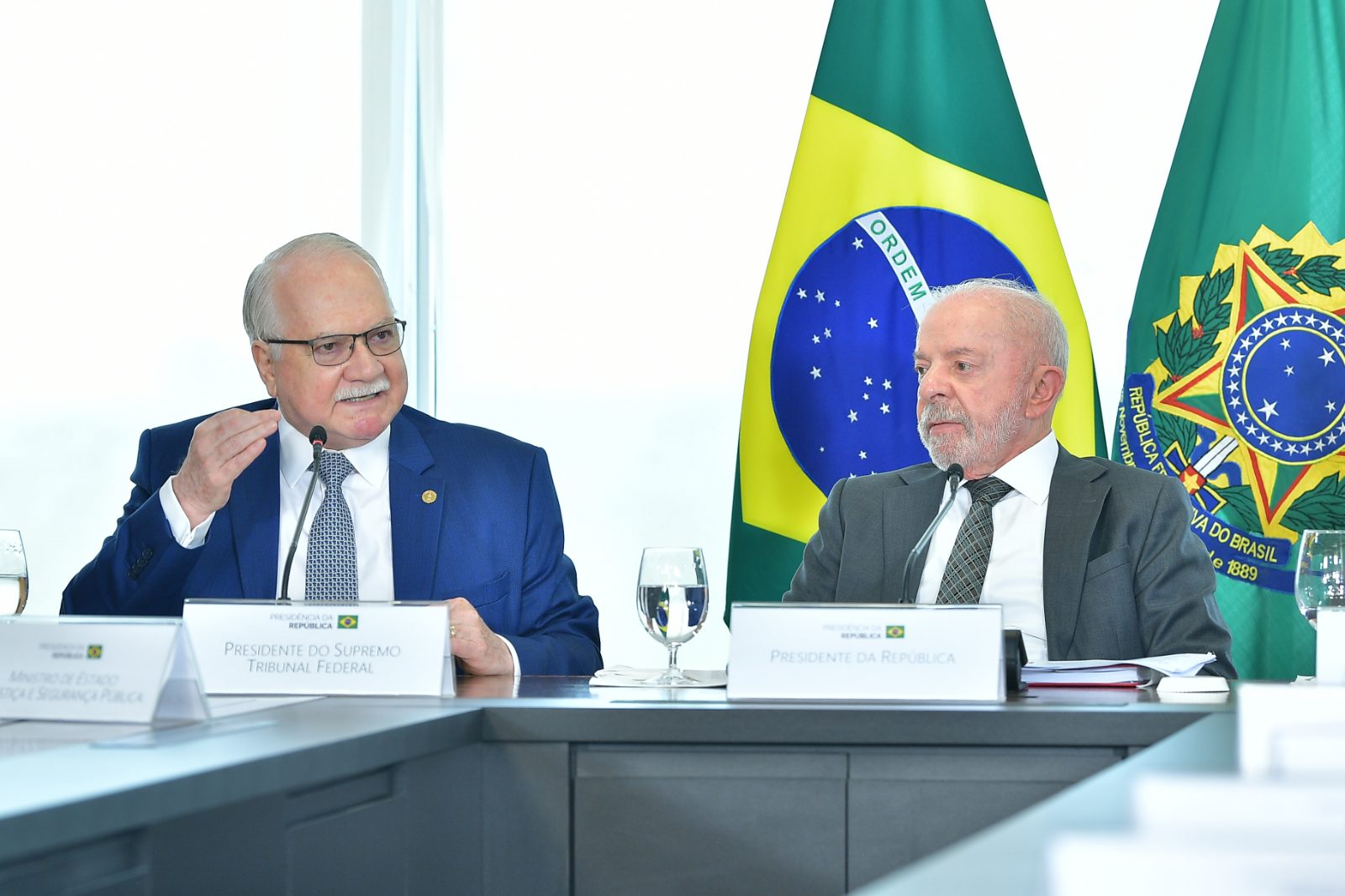 Imagem ilustrativa sobre Ex-ministros exigem investigação de Fachin na crise do STF