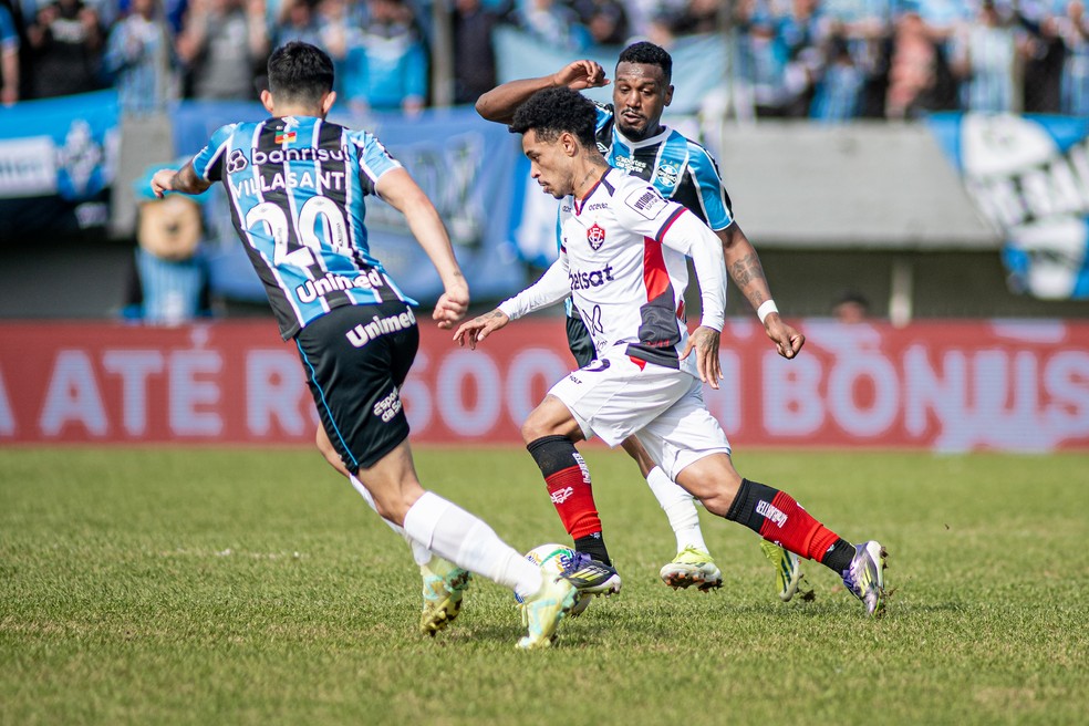 Imagem ilustrativa sobre Vitória enfrenta Grêmio na 26ª rodada: horários, escalações e onde acompanhar